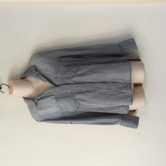 Anthropologie Cloth & Stone Split-Back Gray Chambray Buttondown - Picture 5 of 16